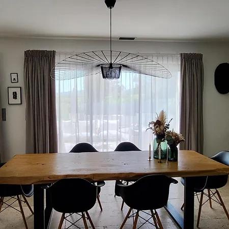 La Maison Aux Parasols *